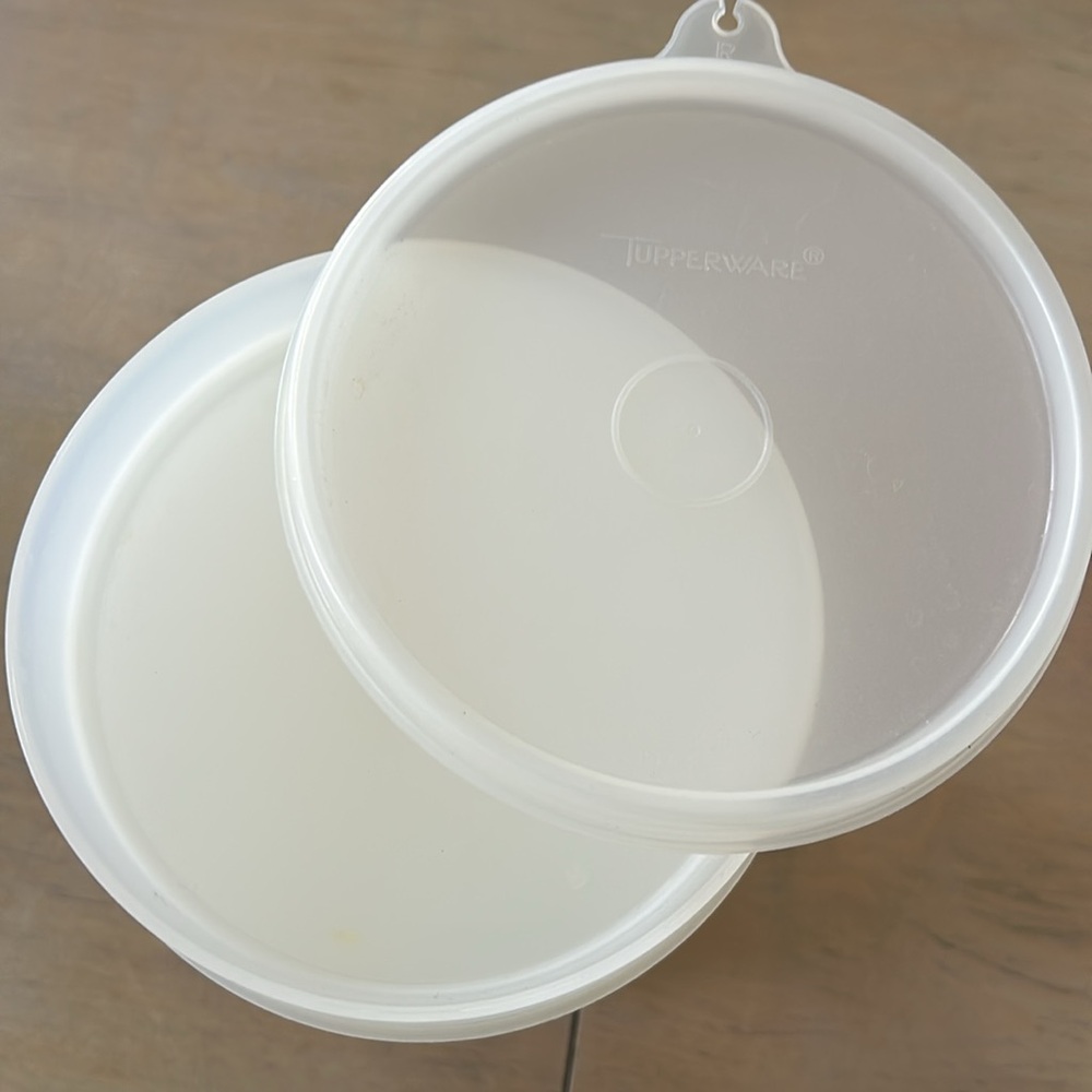 Vintage Tupperware hamburger mold/press/keeper, 8 storage containers, 1 top. - Picture 3 of 6